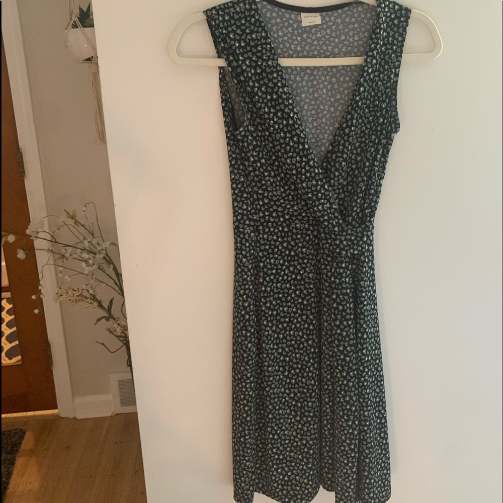 Sleeveless V-neck dress